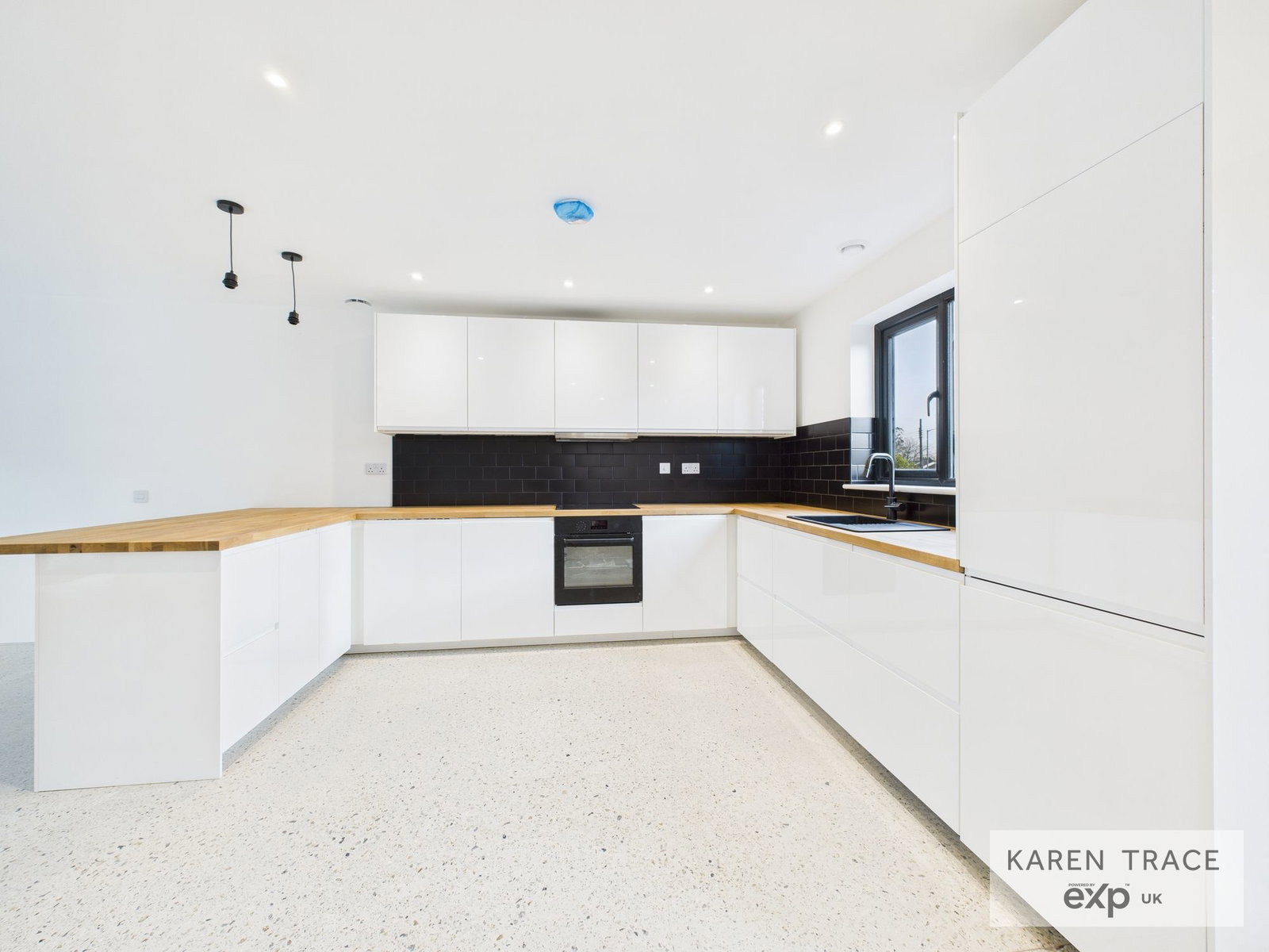 Semi Detached House in Par