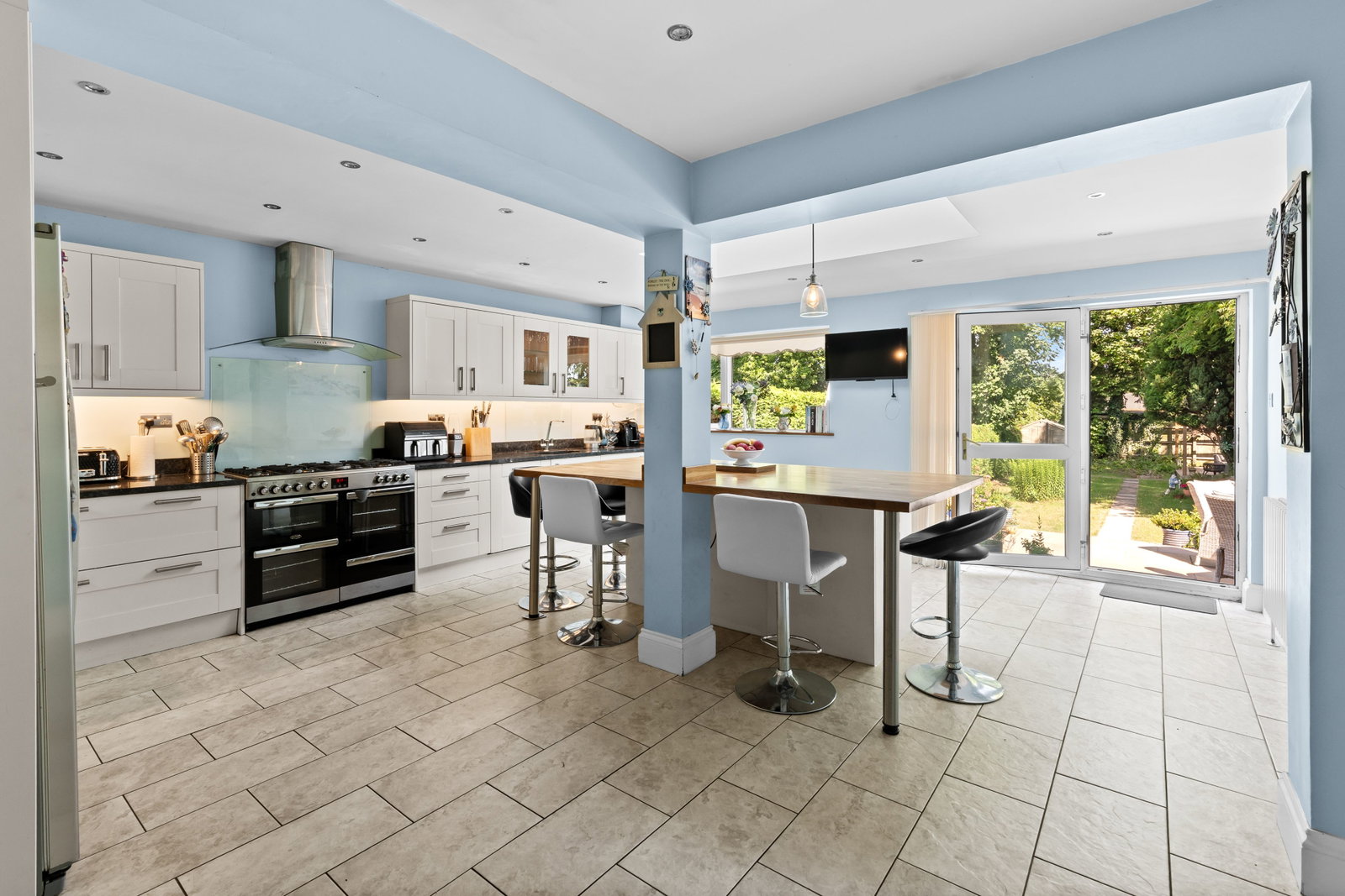 Semi Detached House in South Croydon