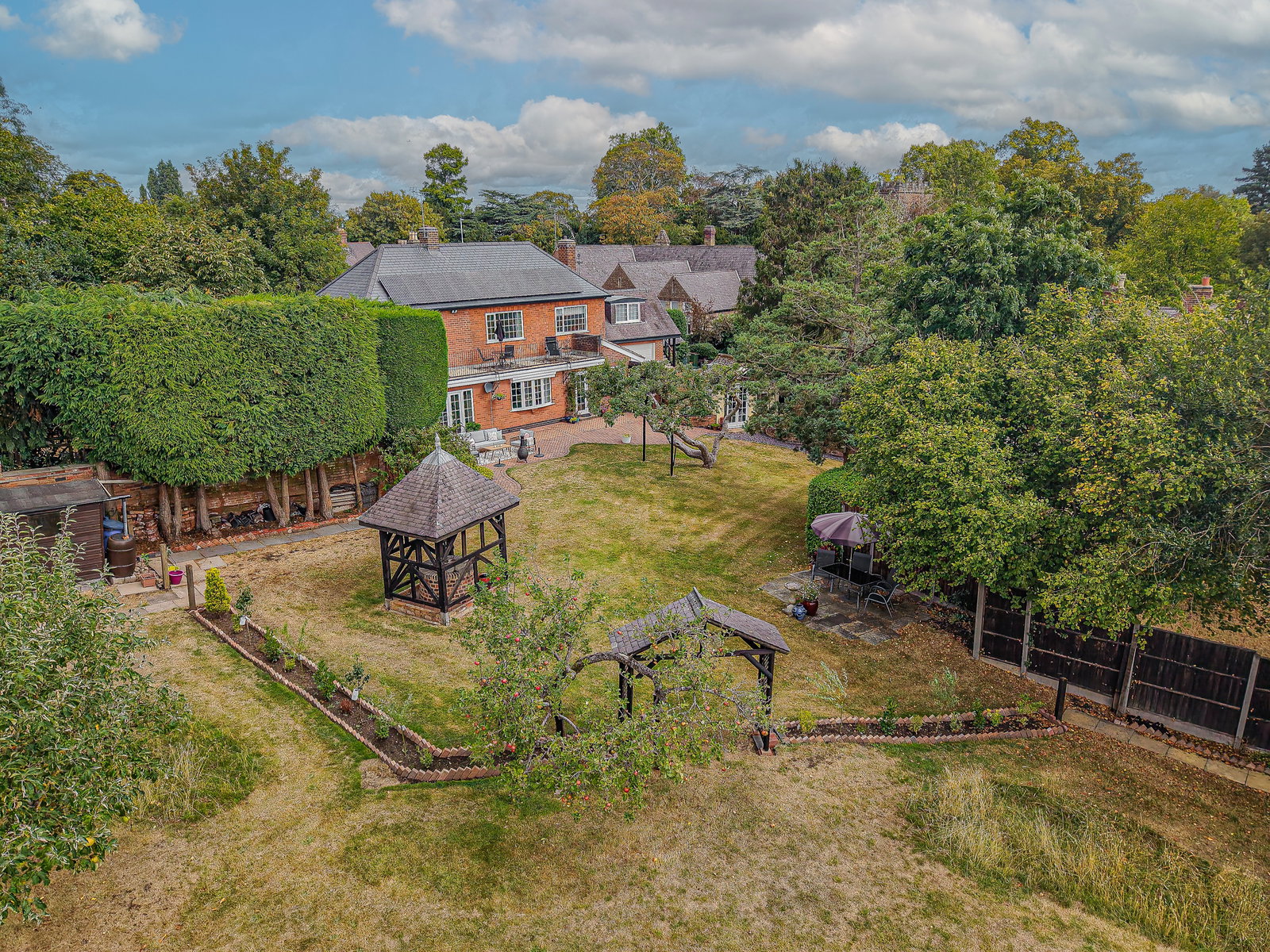 Detached House for sale in Leicester, The Orchard, Blaby Road, Enderby, Leicester LE19, 3556 m²