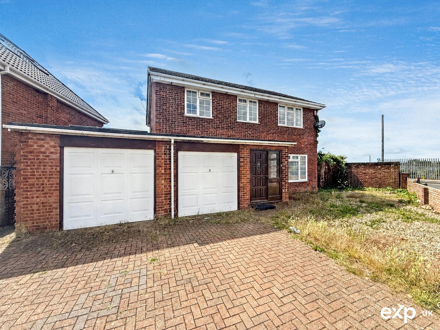 Detached House in Luton