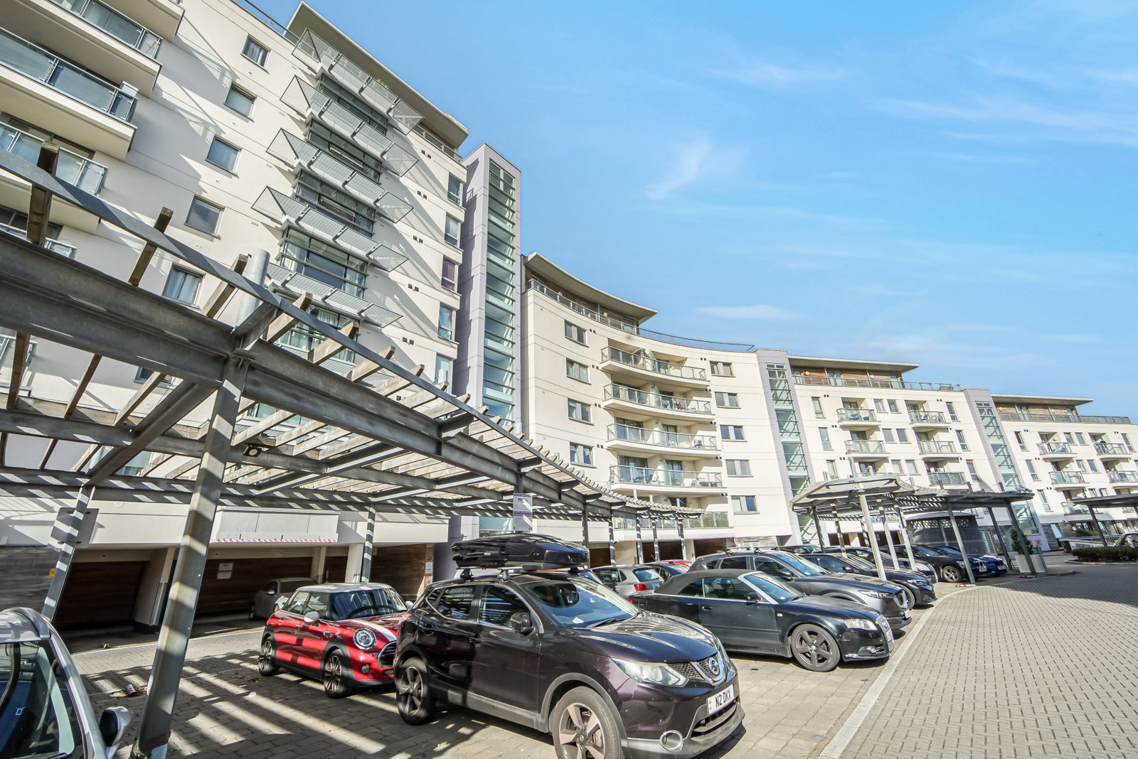 Flat for sale in Romford, Mercury Gardens, Romford, RM1 3HS, 753 m²