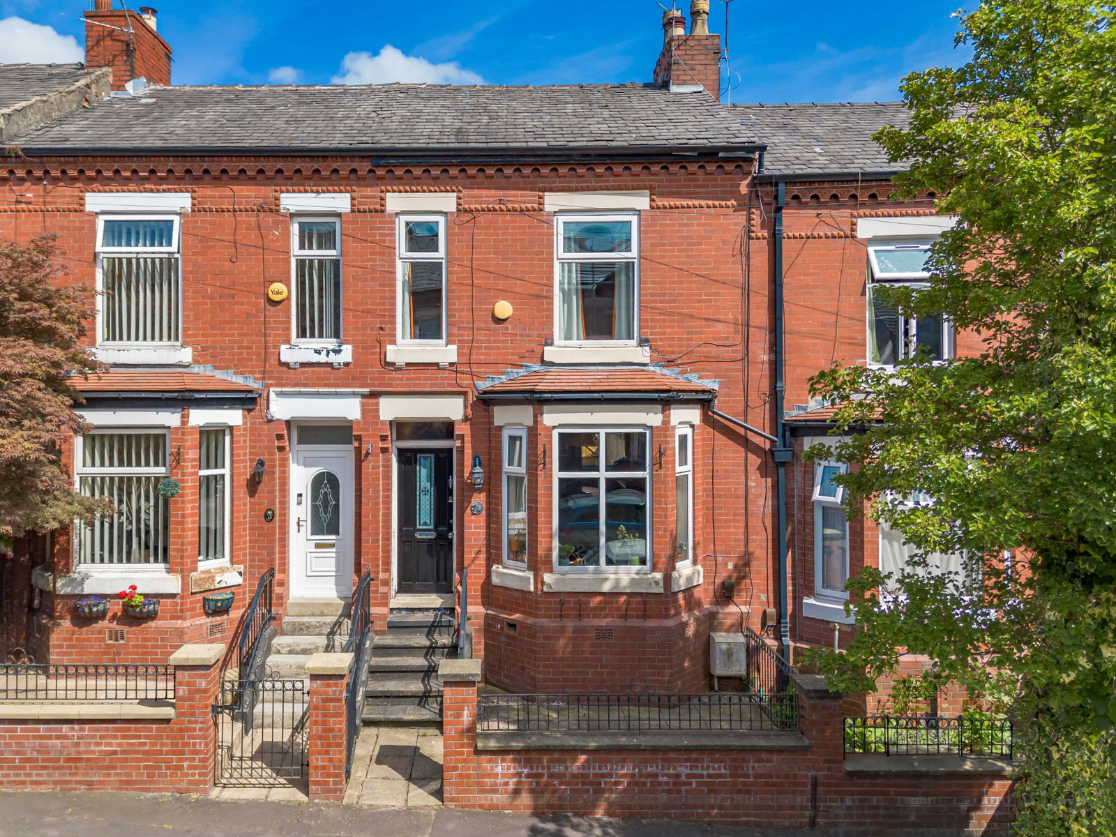 Terraced House for sale in Manchester, Oakfield Grove, Gorton, Manchester, M18, 952 m²