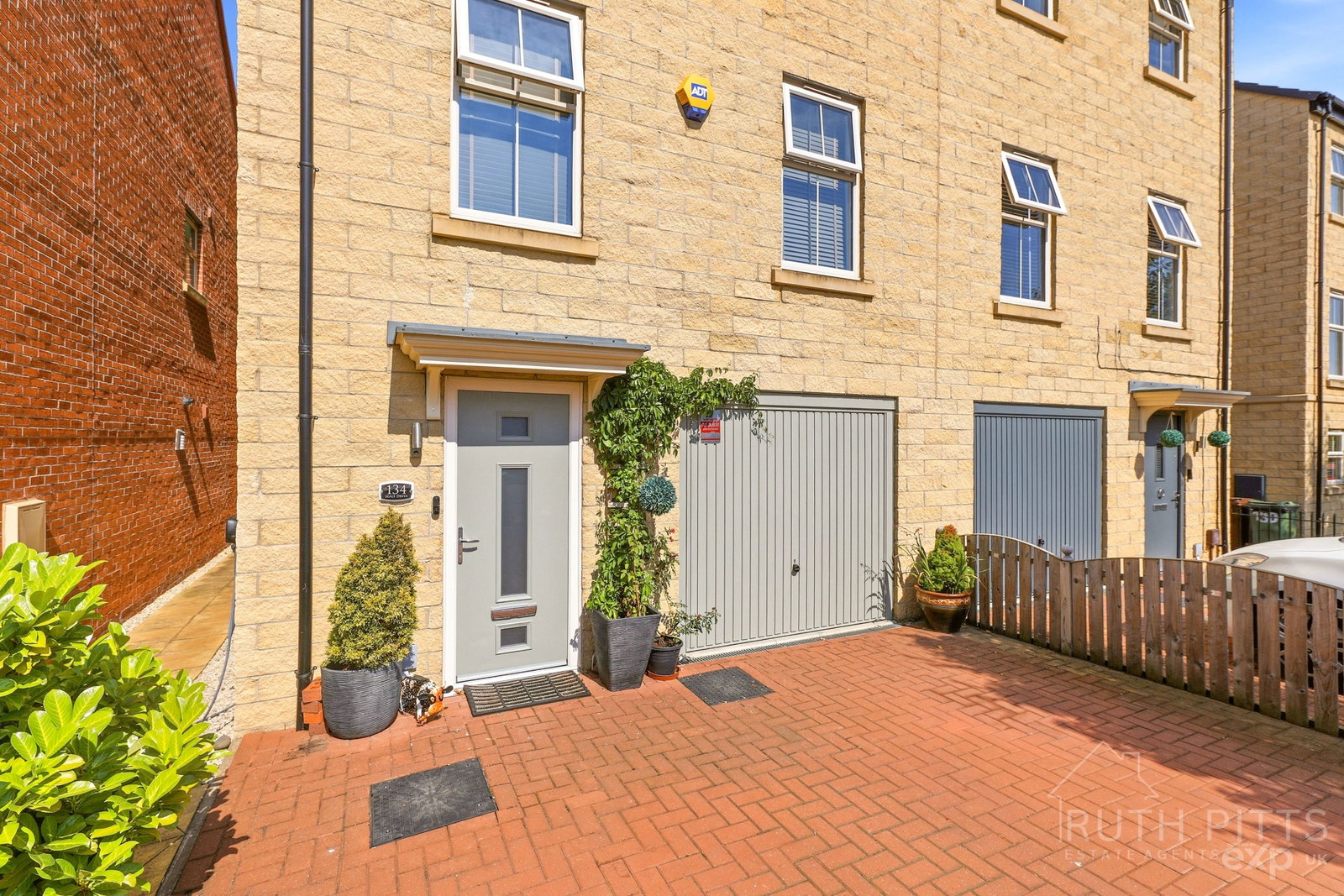 Semi Detached House in Pontefract