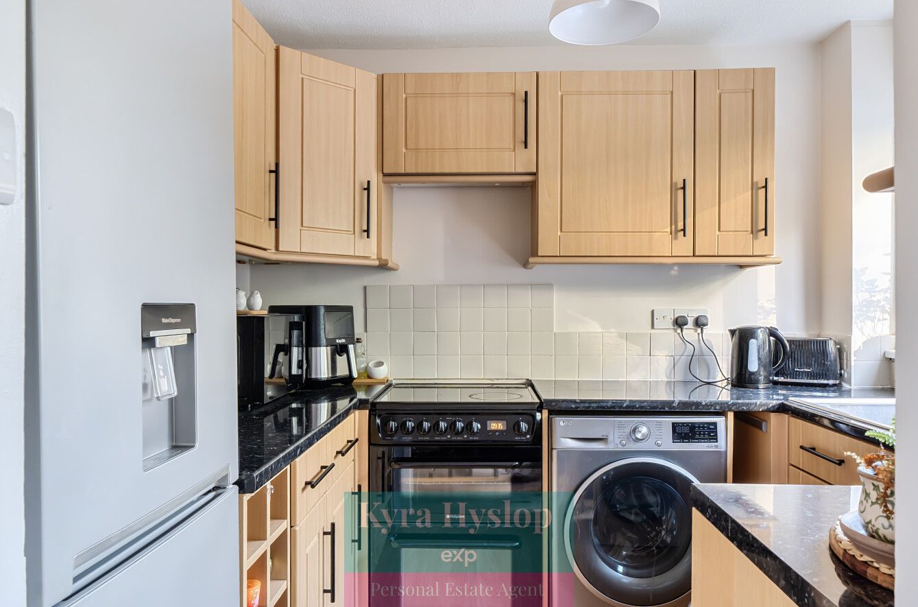 Terraced House for sale in Exeter, Ash Farm Close, Exeter, EX1 3TD, 721 m²