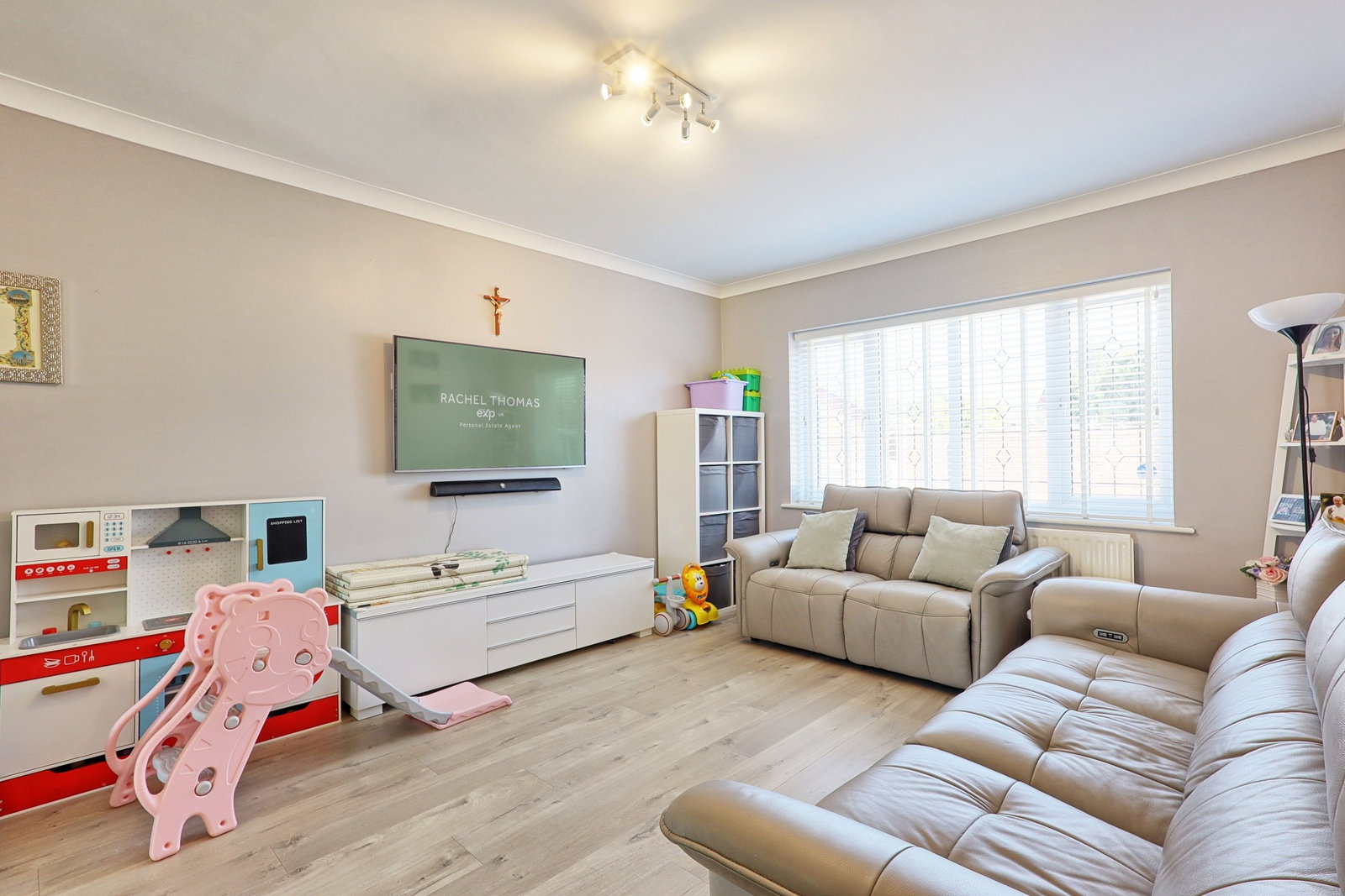 Detached House in South Ockendon