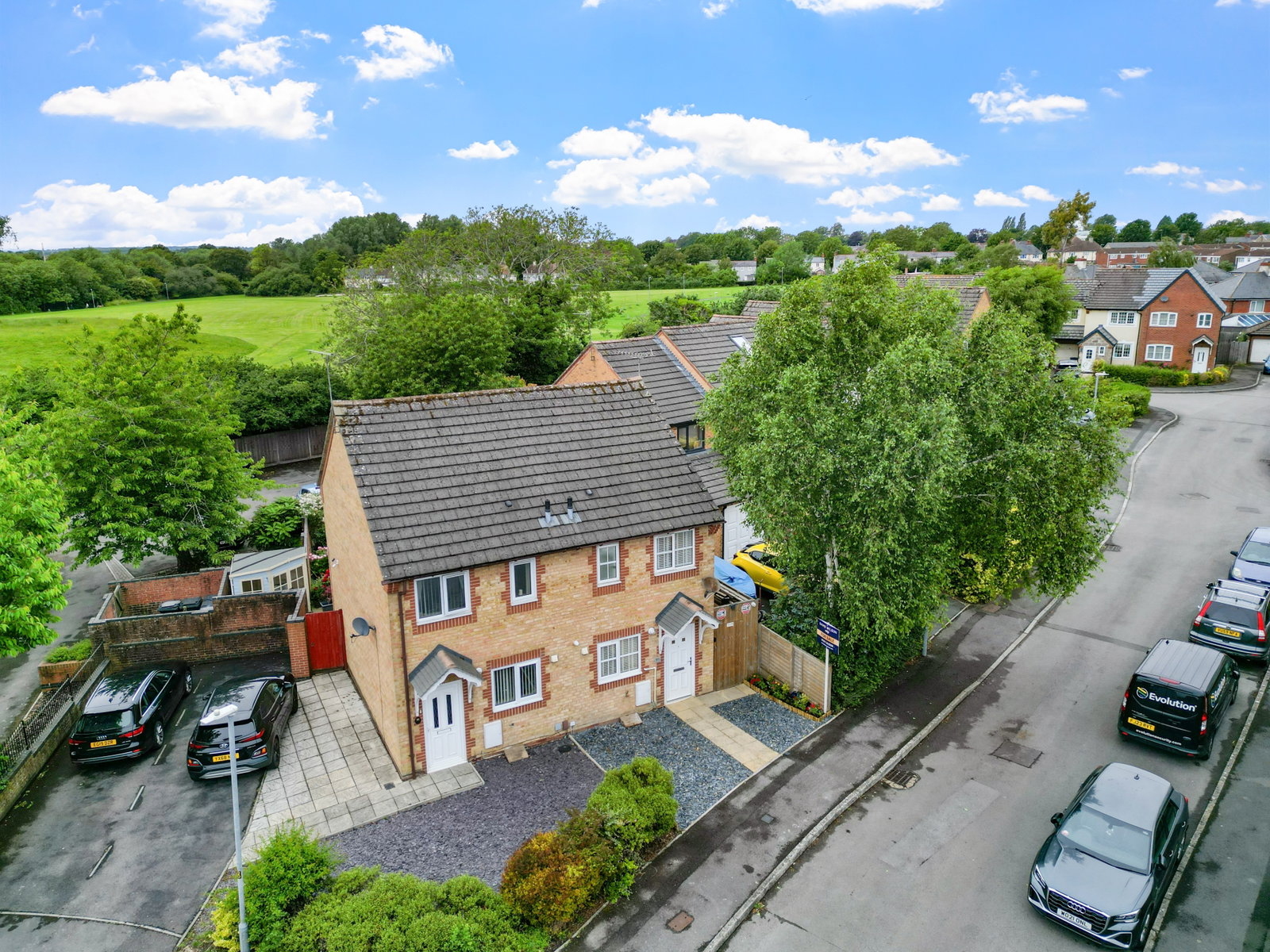 Semi Detached House in Swindon