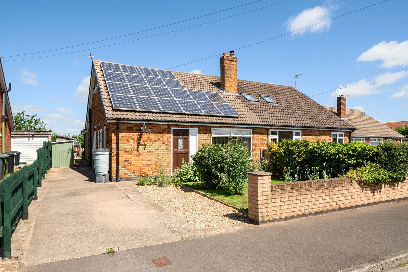 Semi Detached Bungalow for sale in York, Key Way, Fulford, York, YO19 4QS, 1107 m²