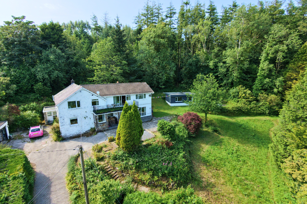 Detached House in Llandeilo