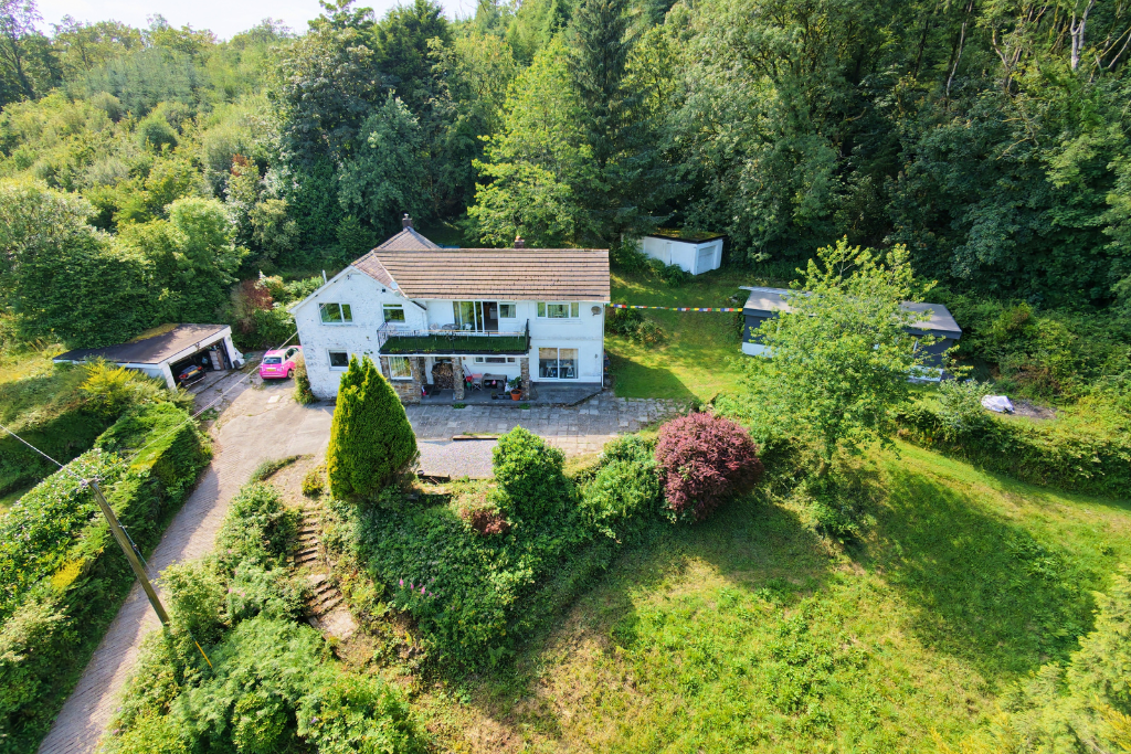 Detached House in Llandeilo
