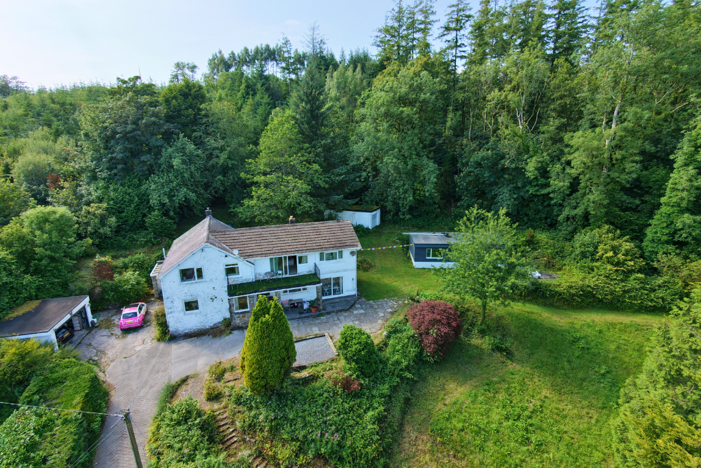 Detached House for sale in Llandeilo, Warren Cottage, Taliaris, Llandeilo, 2465 m²