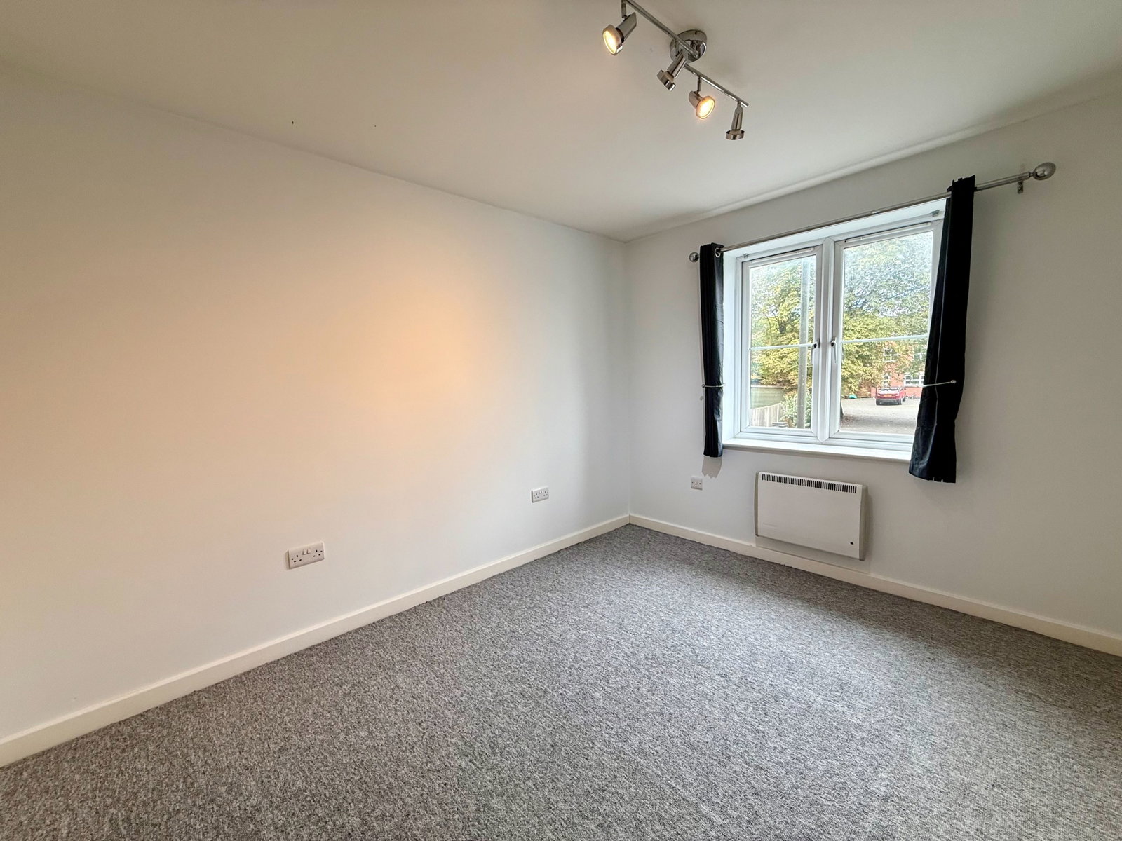 Terraced House for sale in Swadlincote, Coppice Side, Swadlincote