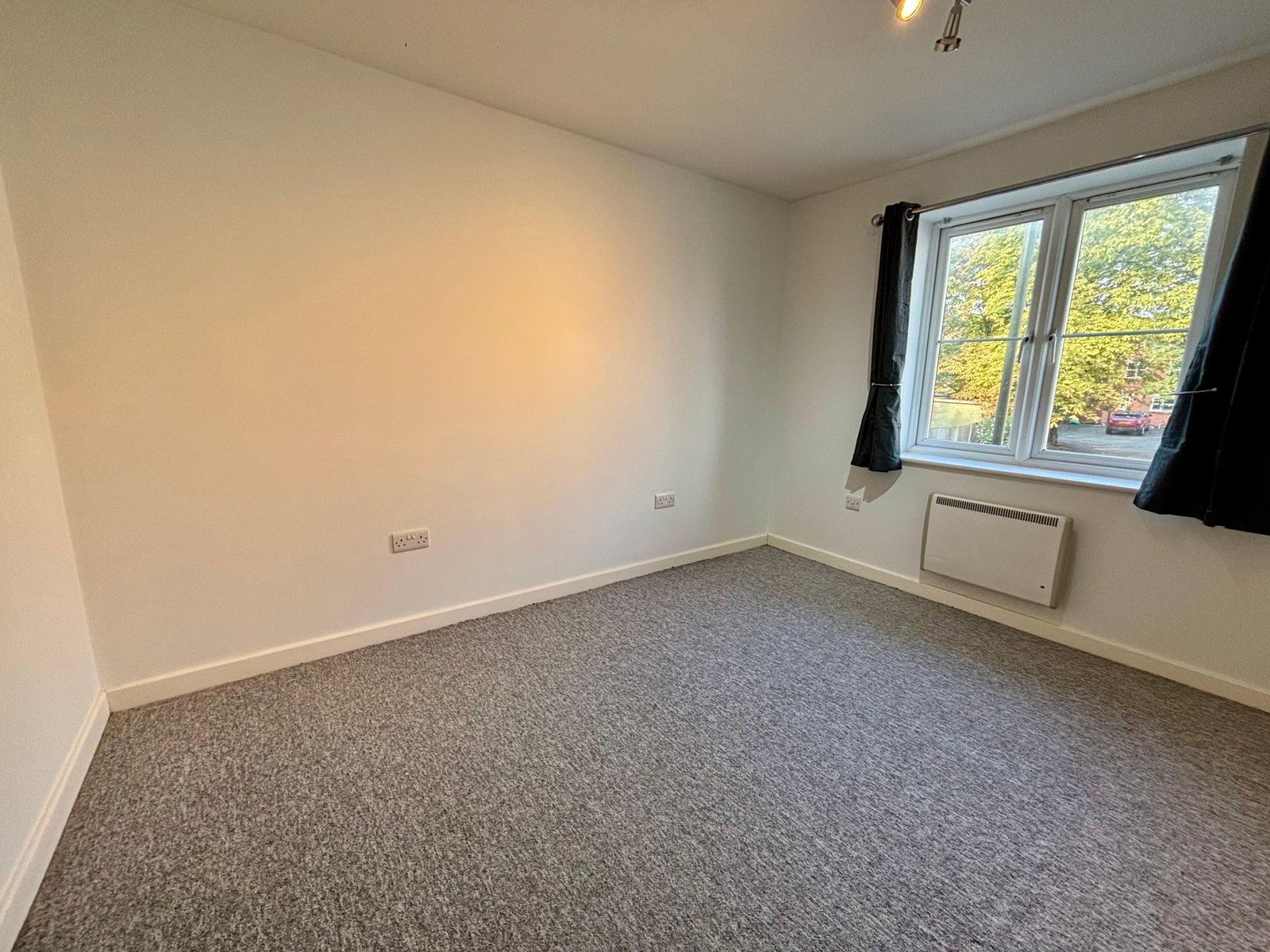 Terraced House for sale in Swadlincote, Coppice Side, Swadlincote