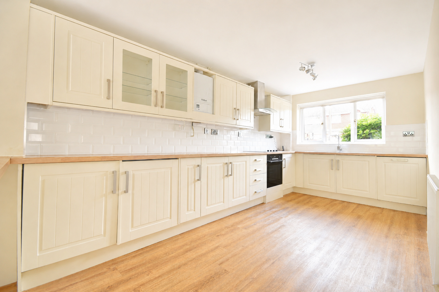 Detached House in Burton-on-trent