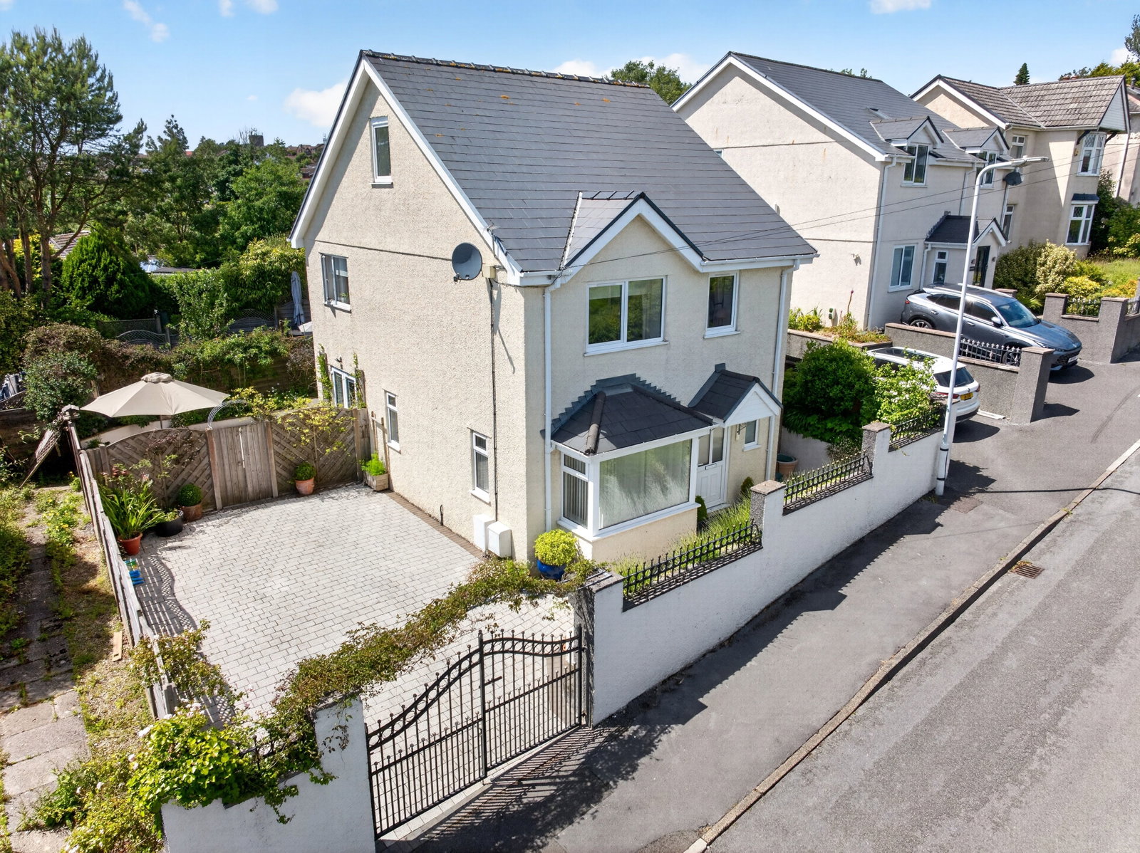 Detached House in Swansea