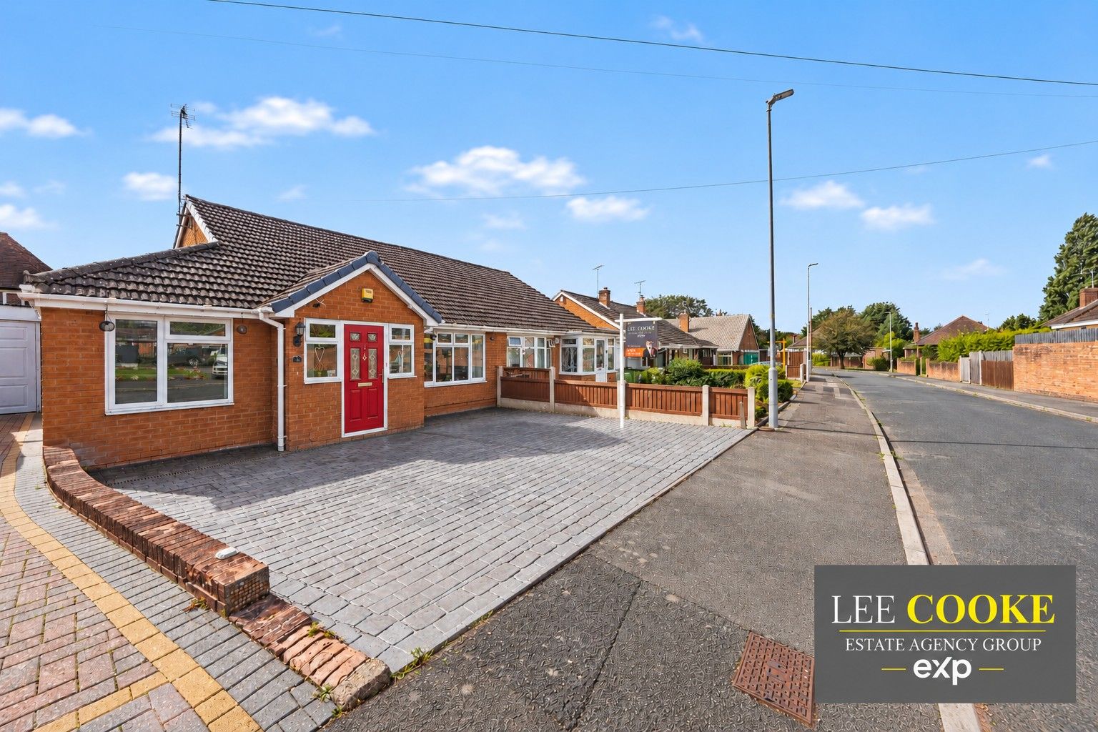 Semi Detached Bungalow for sale in Wolverhampton, Marklin Avenue, Oxley, Wolverhampton, WV10 6AE