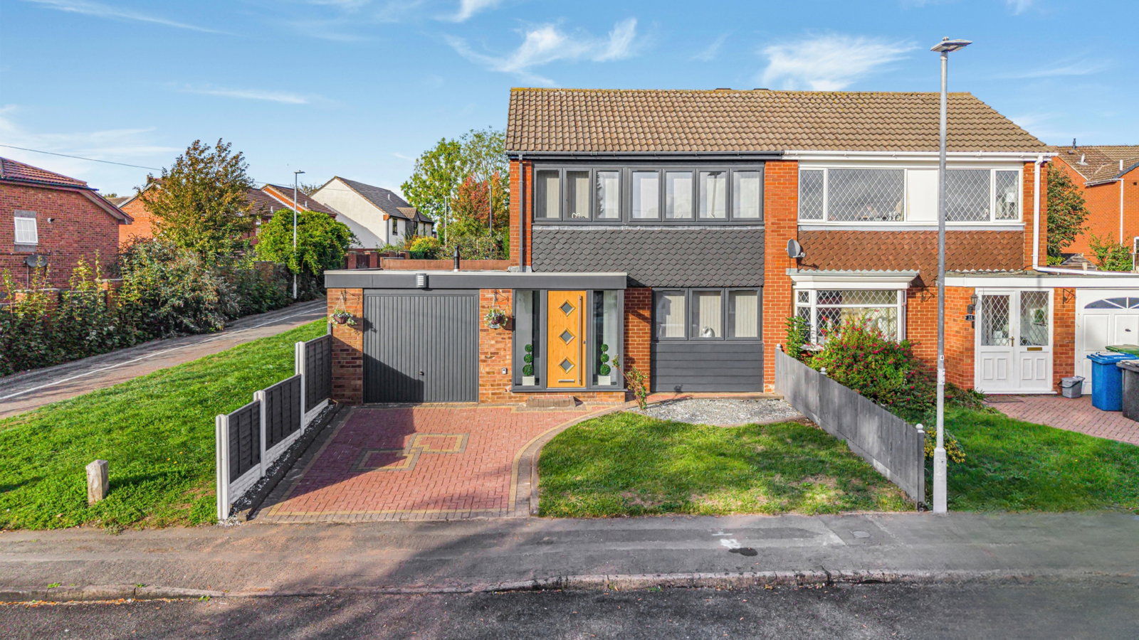 Semi Detached House for sale in Tamworth, 12 Lagonda, Tamworth, B77 2RY, 1012 m²