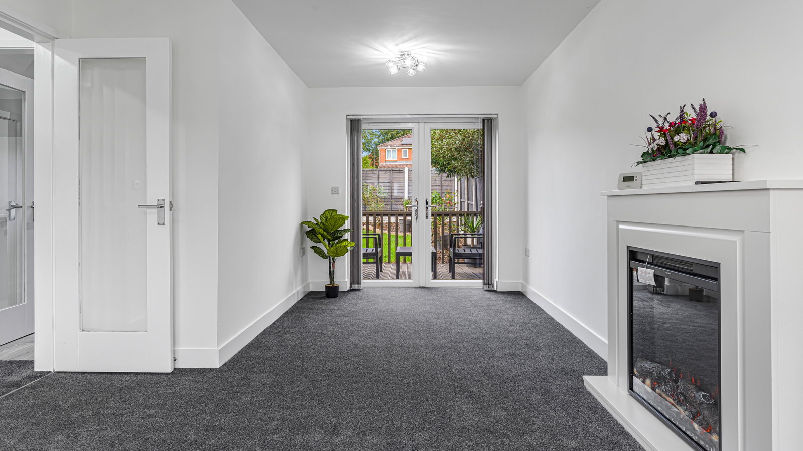 Semi Detached House for sale in Tamworth, 12 Lagonda, Tamworth, B77 2RY, 1012 m²