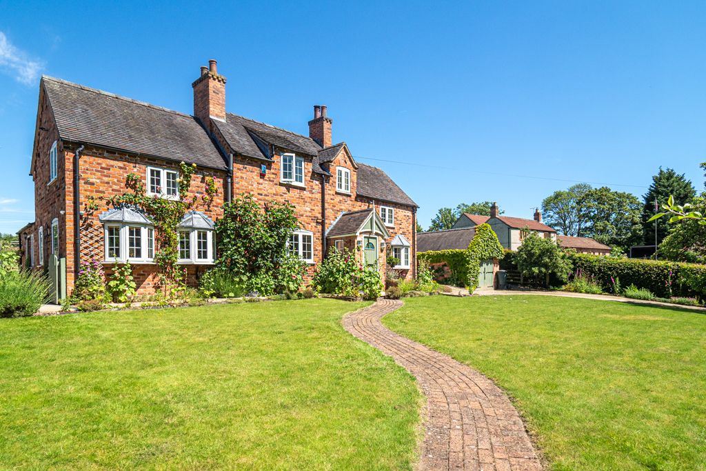 Detached House in Nottingham