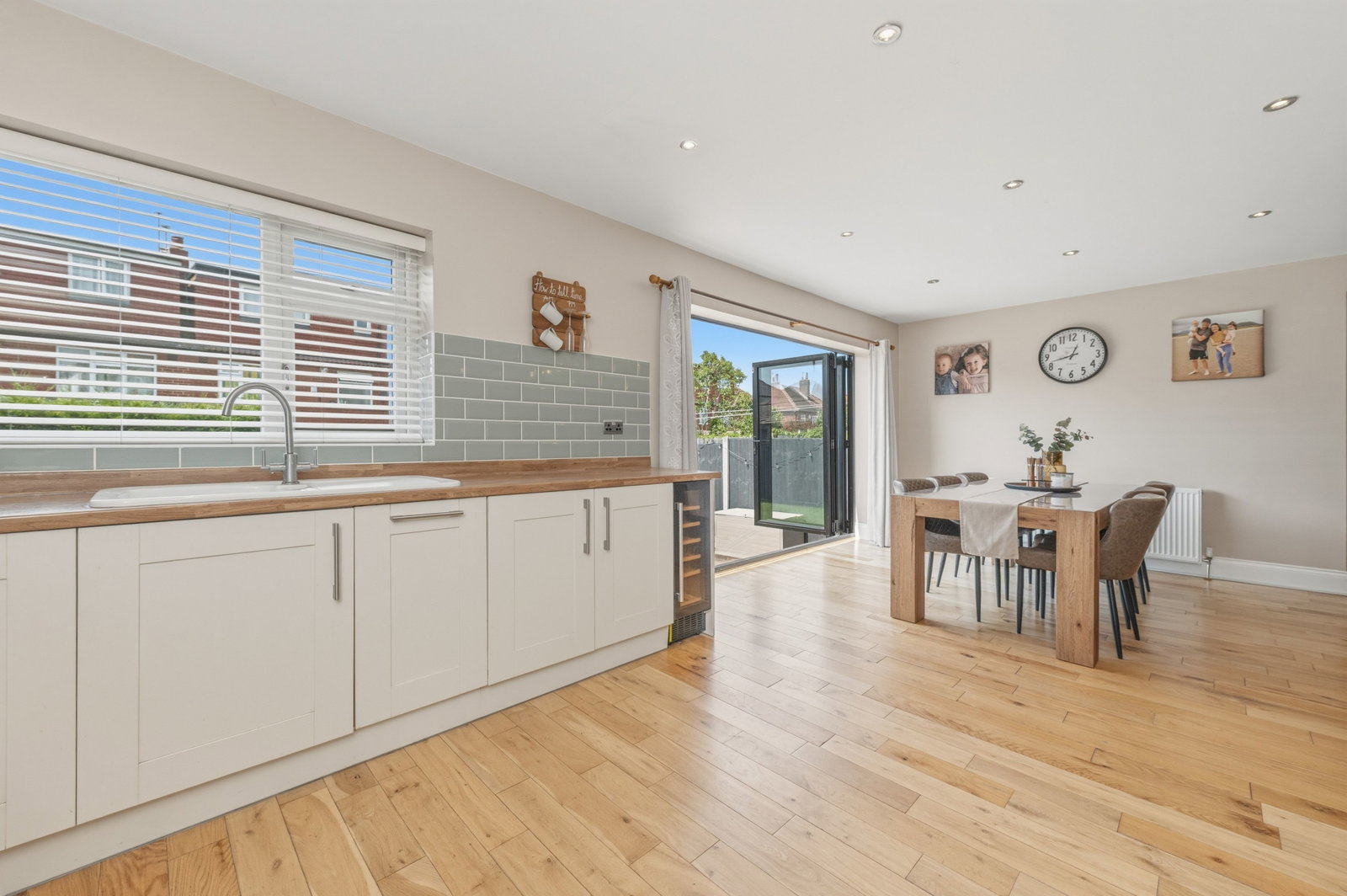Semi Detached House in Leeds 3