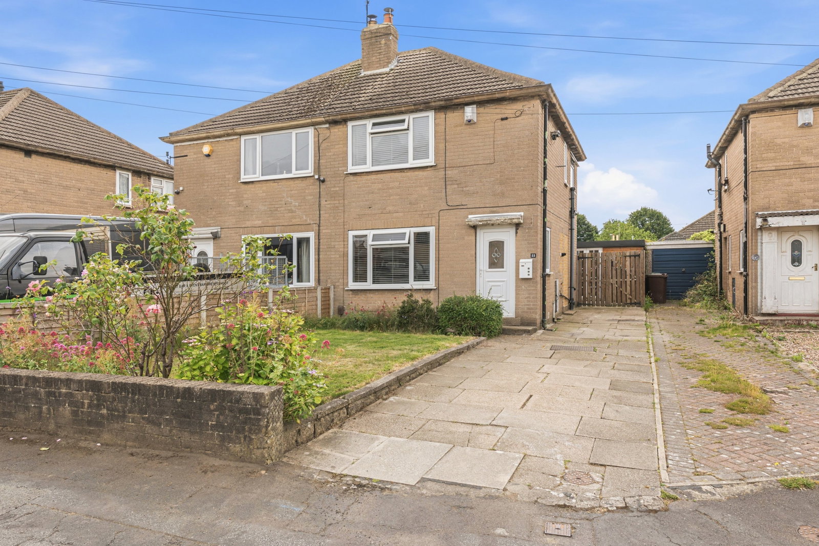 Semi Detached House for sale in Leeds, Lulworth View, Austhorpe, Leeds, LS15 8PG, 841 m²