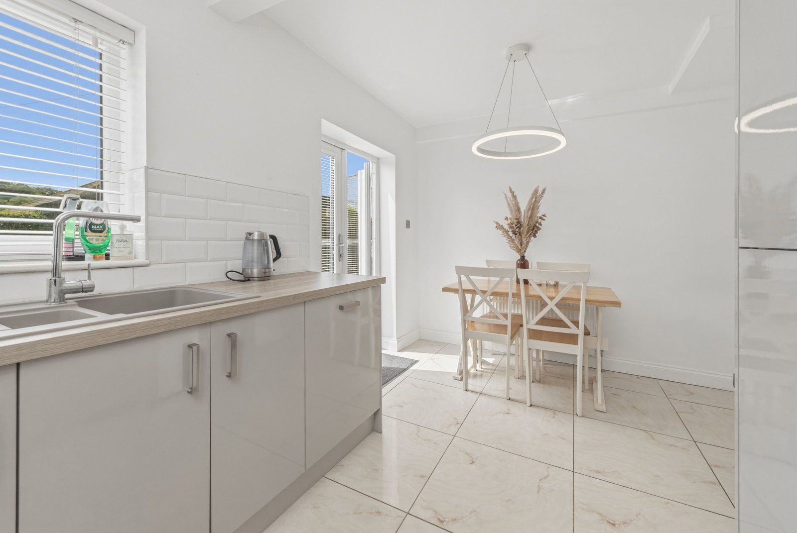Semi Detached House for sale in Leeds, Lulworth View, Austhorpe, Leeds, LS15 8PG, 841 m²