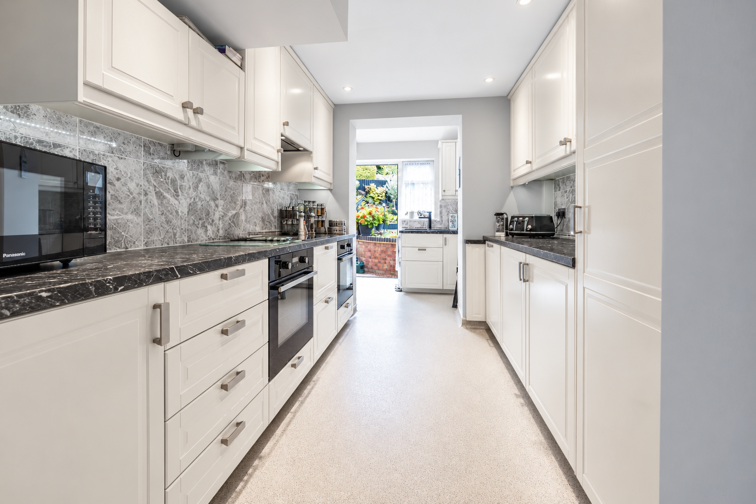 Semi Detached House for sale in Dunstable, Canesworde Road, Dunstable, Bedfordshire, LU6 3PZ, 1518 m²