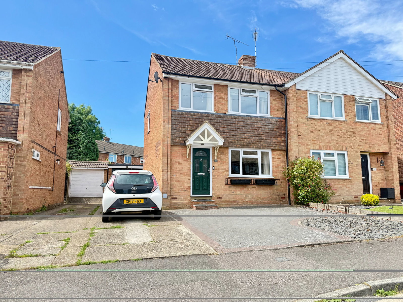 Semi Detached House in Rainham