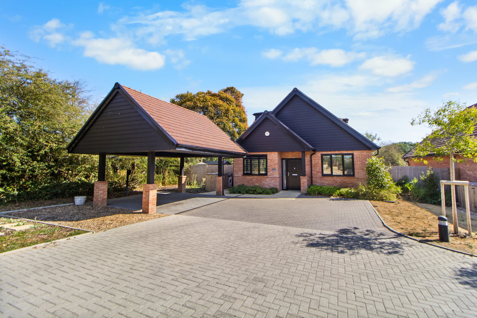 Detached House for sale in Edenbridge, Merlin Drive, Edenbridge, Kent, TN8 6QQ