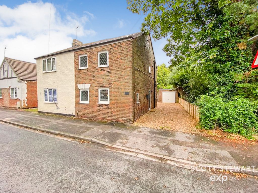 Semi Detached House in Spalding