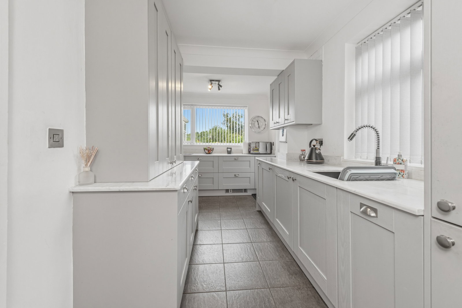 Semi Detached House for sale in Leeds, Field End Mount, Leeds, LS15 0QB