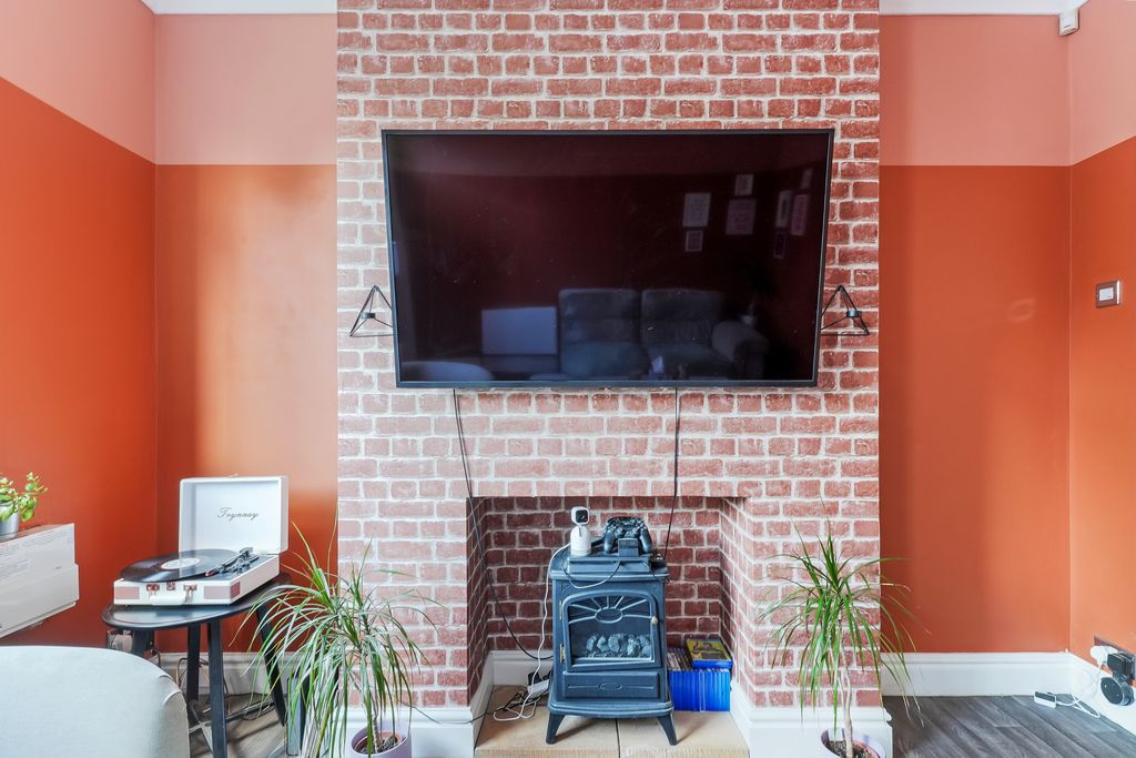 Semi Detached House in Rotherham