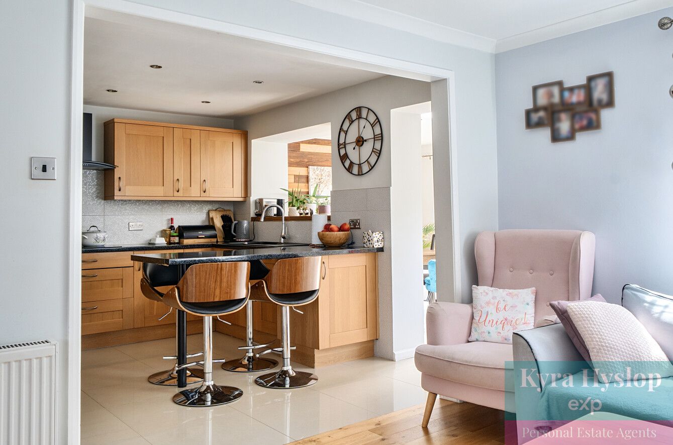 Semi Detached House in Exeter