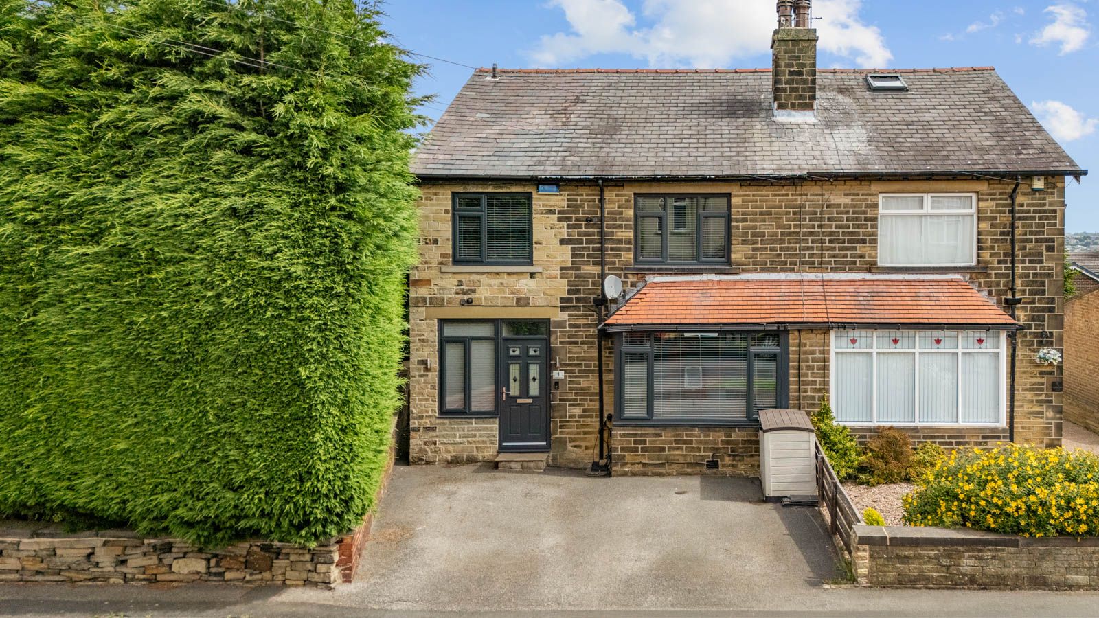 Semi Detached House in Brighouse