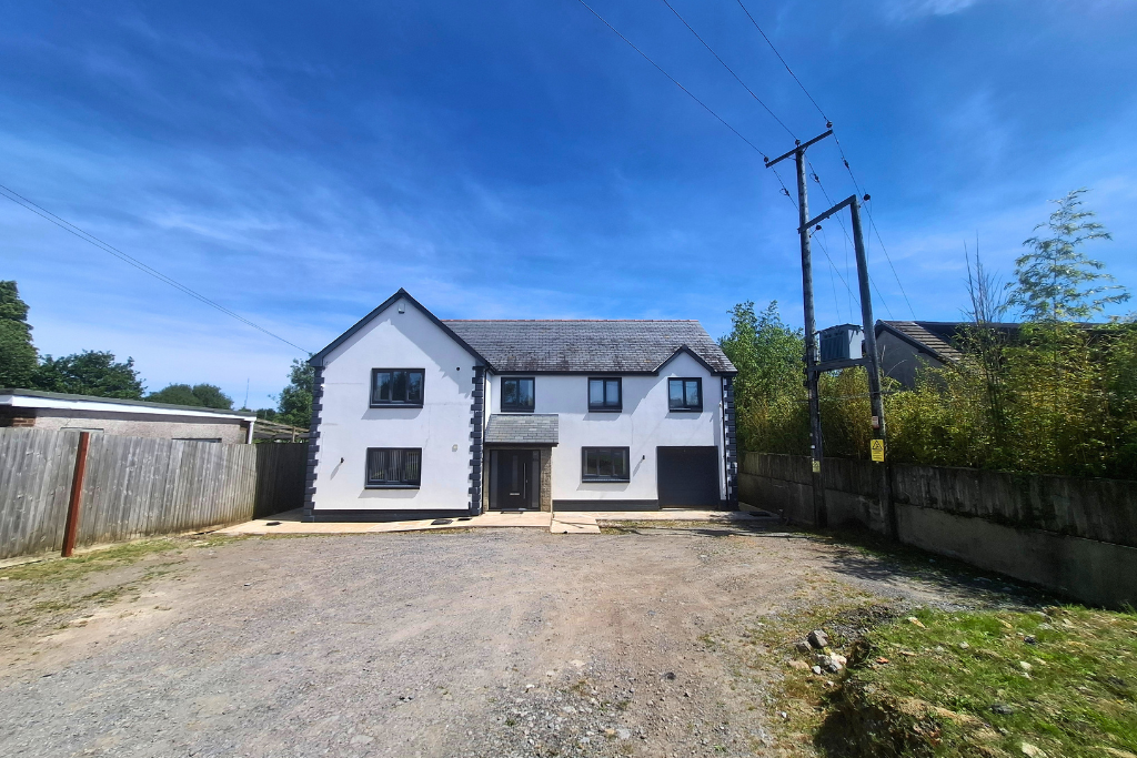 Detached House in Llanelli