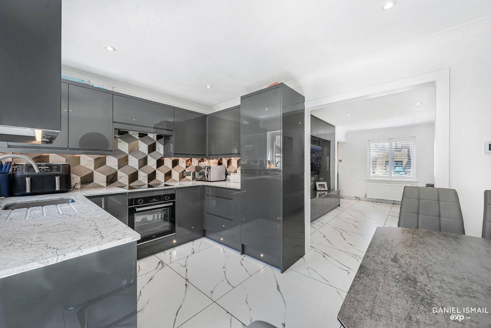 Semi Detached House in Basildon