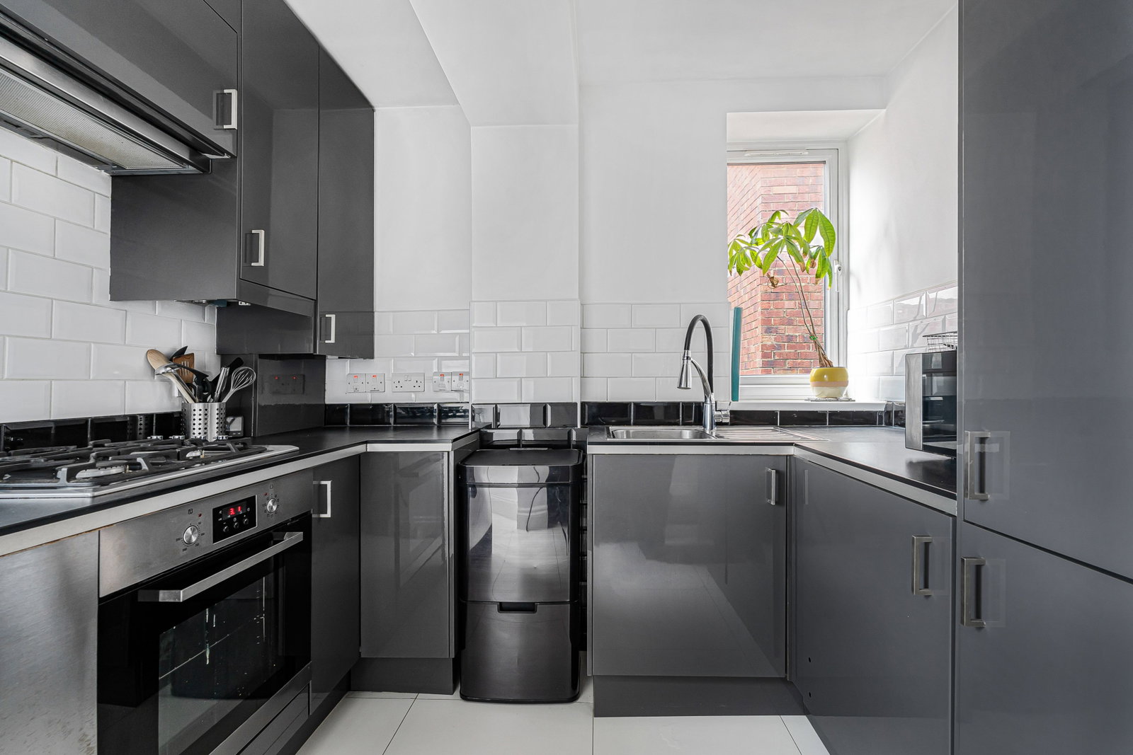 Flat for sale in London, Wandsworth Road, London, SW8 2LB, 626 m²