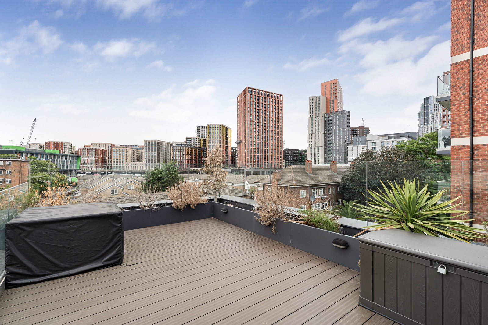 Flat for sale in London, Wandsworth Road, London, SW8 2LB, 626 m²