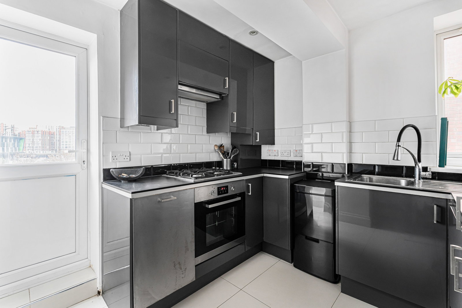 Flat for sale in London, Wandsworth Road, London, SW8 2LB, 626 m²