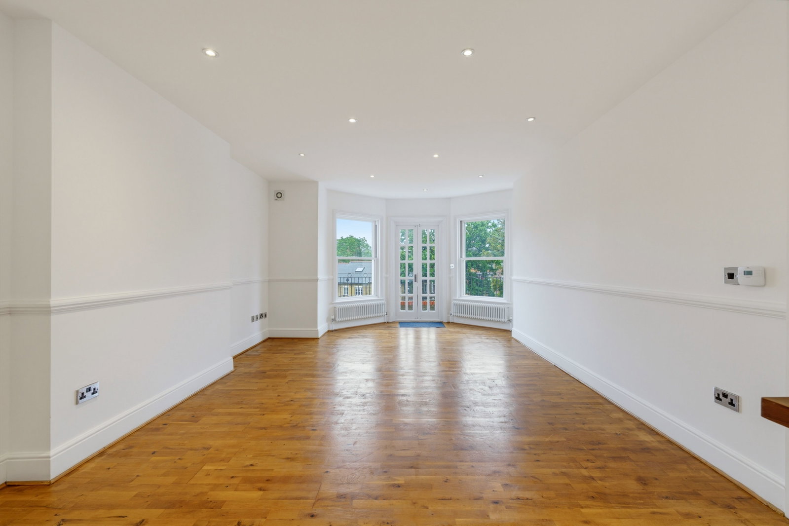 Flat for sale in London, Overhill Road, SE22