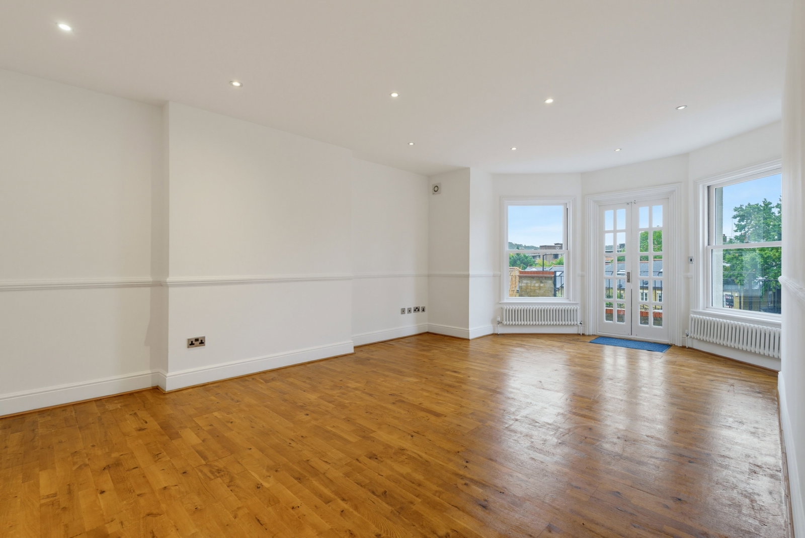 Flat for sale in London, Overhill Road, SE22