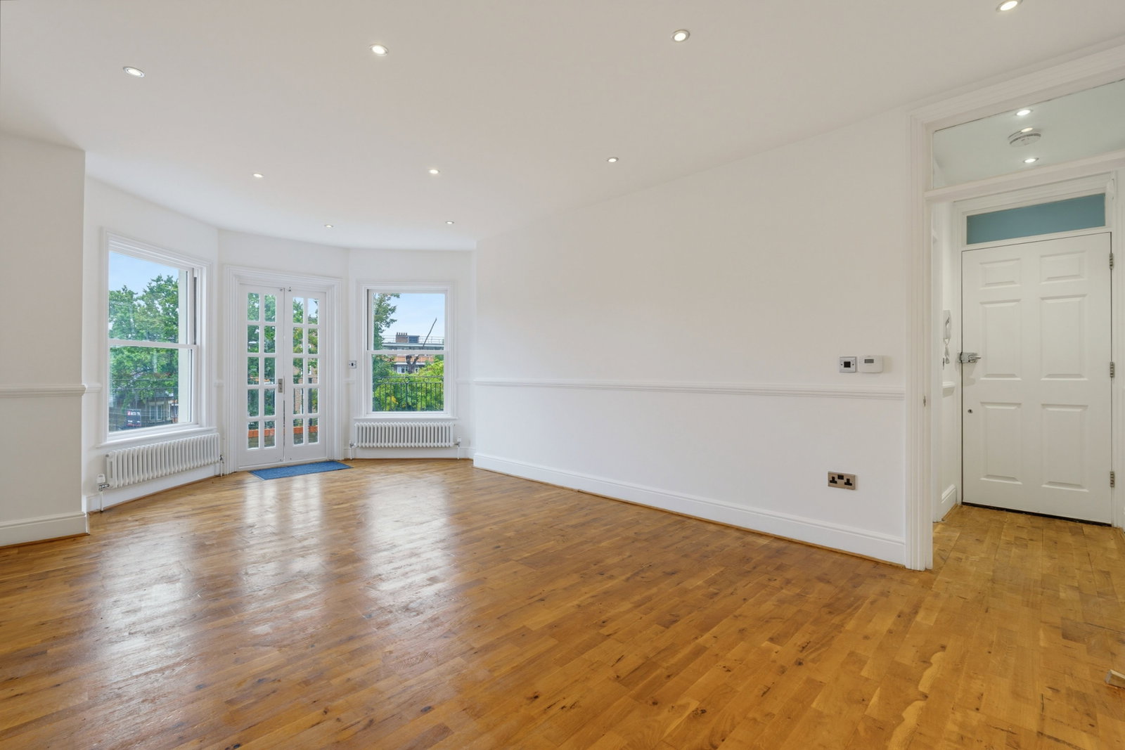Flat for sale in London, Overhill Road, SE22