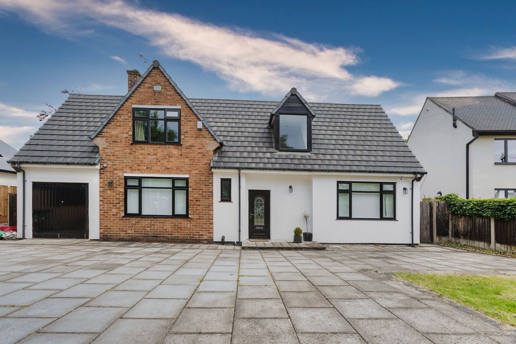 Detached House in St. Helens