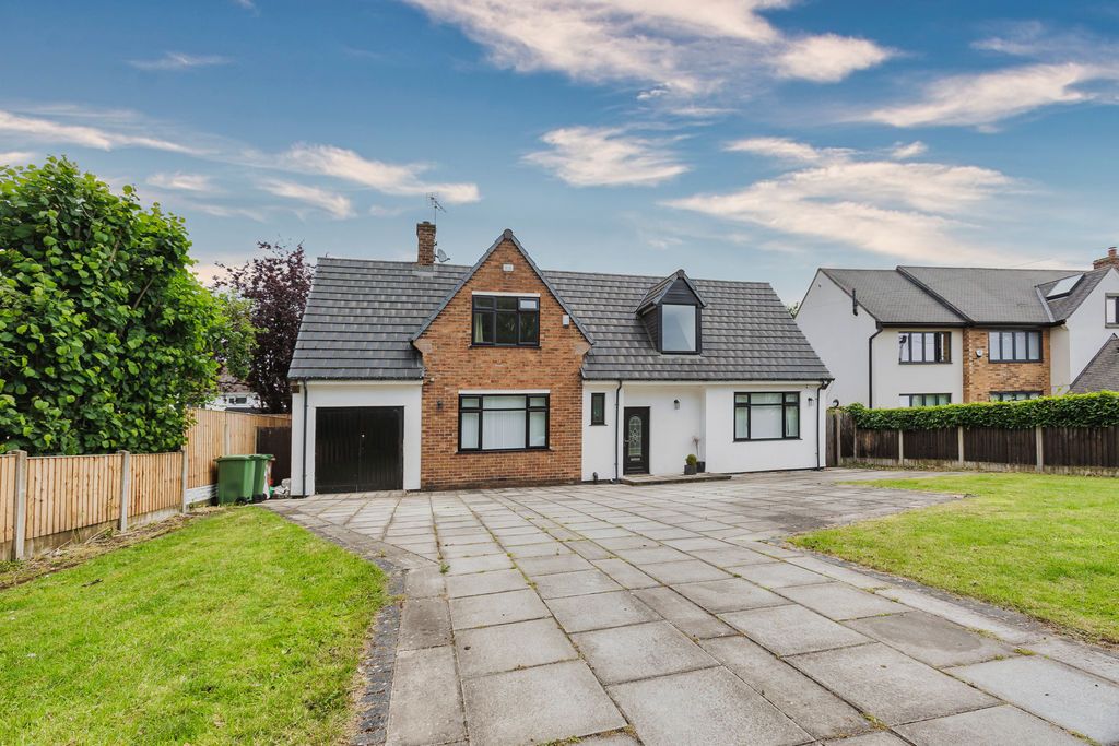 Detached House in St. Helens