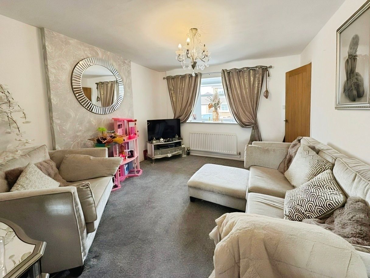 Semi Detached House in Hinckley