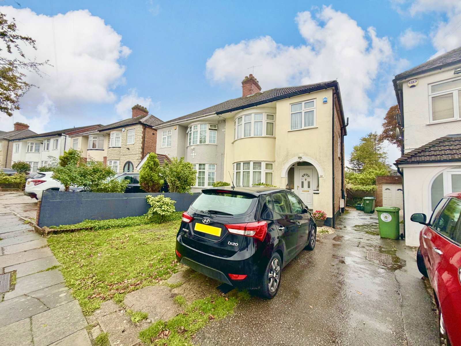 Semi Detached House for sale in London, Grove Crescent, Kingsbury, London, NW9 0LP
