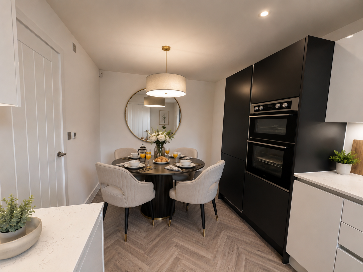 Semi Detached House in Hougton Regis  4