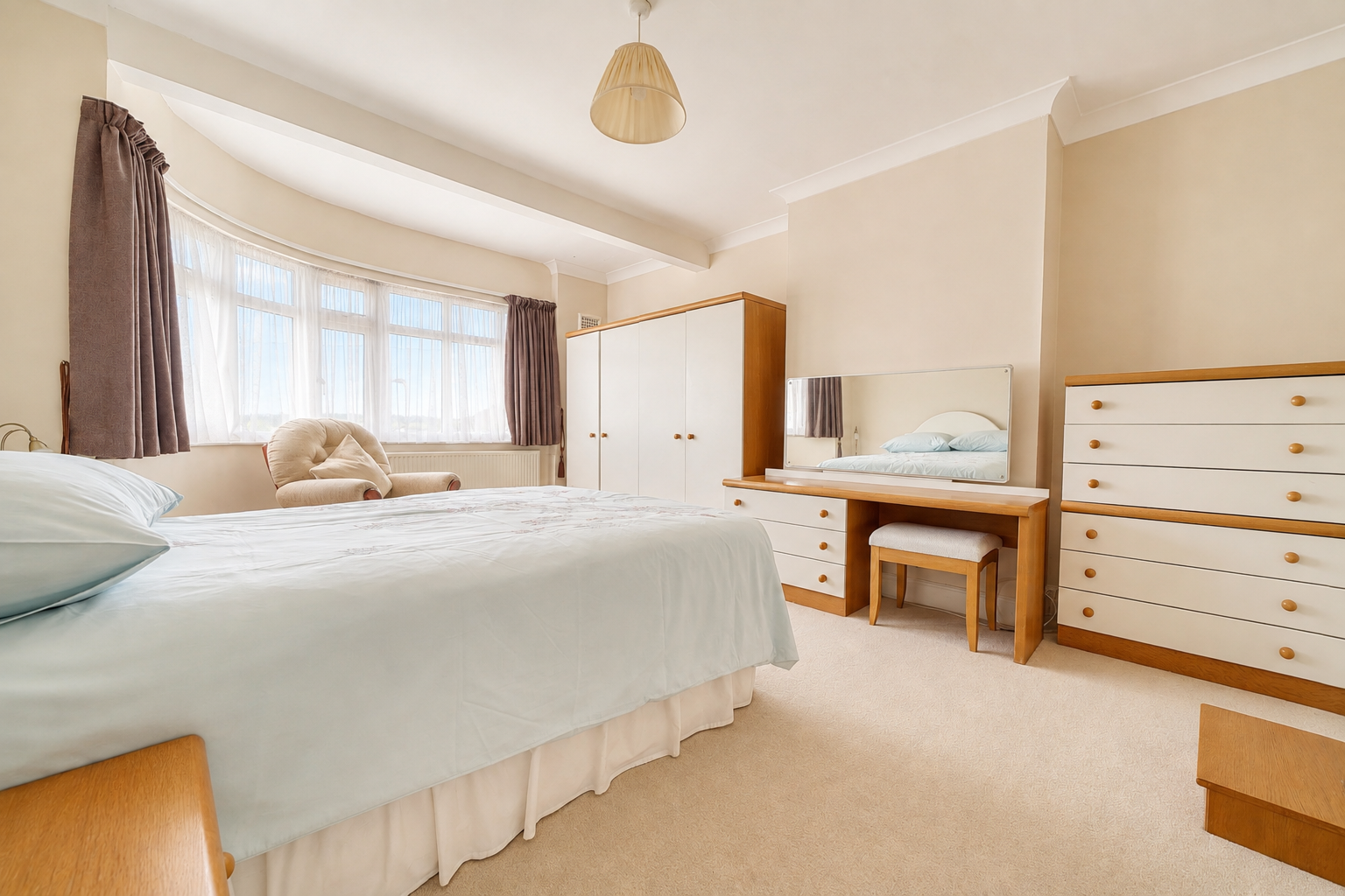 Semi Detached House for sale in Orpington, Fairview Drive, Orpington, BR6 9NX