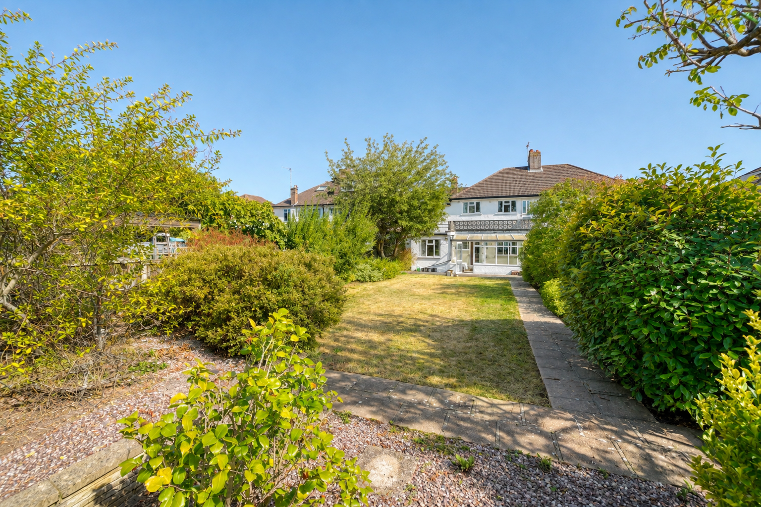 Semi Detached House for sale in Orpington, Fairview Drive, Orpington, BR6 9NX
