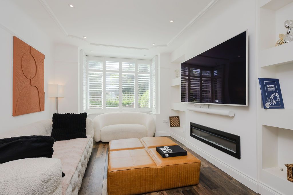Semi Detached House in London