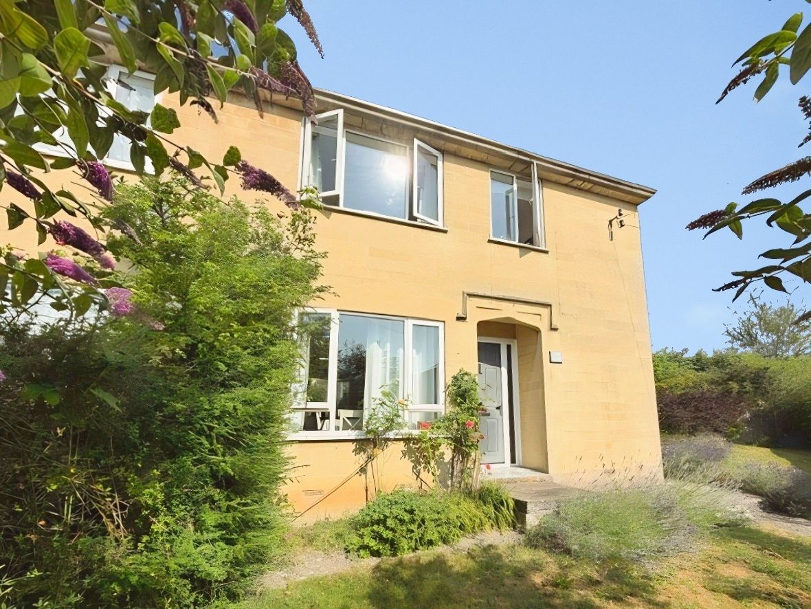 Semi Detached House in Bath
